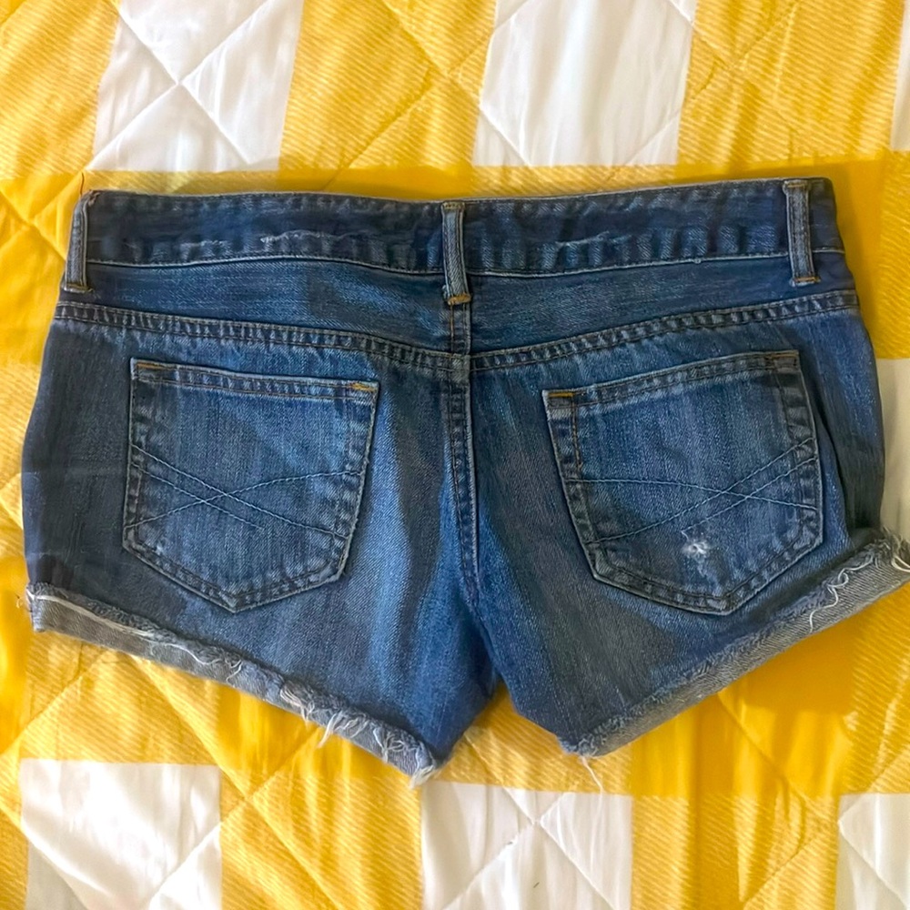 Low rise Aeropostale ripped shorts